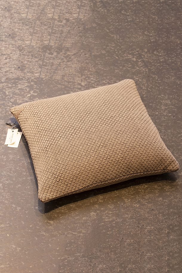 020 Tauoe Gray Christina Knit Pillow Von Monday Sunday Shoppen Sie 020 Tauoe Gray Christina Knit