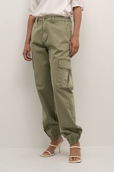 Kaffe Curve CAPRI PANTS - Shorts - grape leaf/khaki 