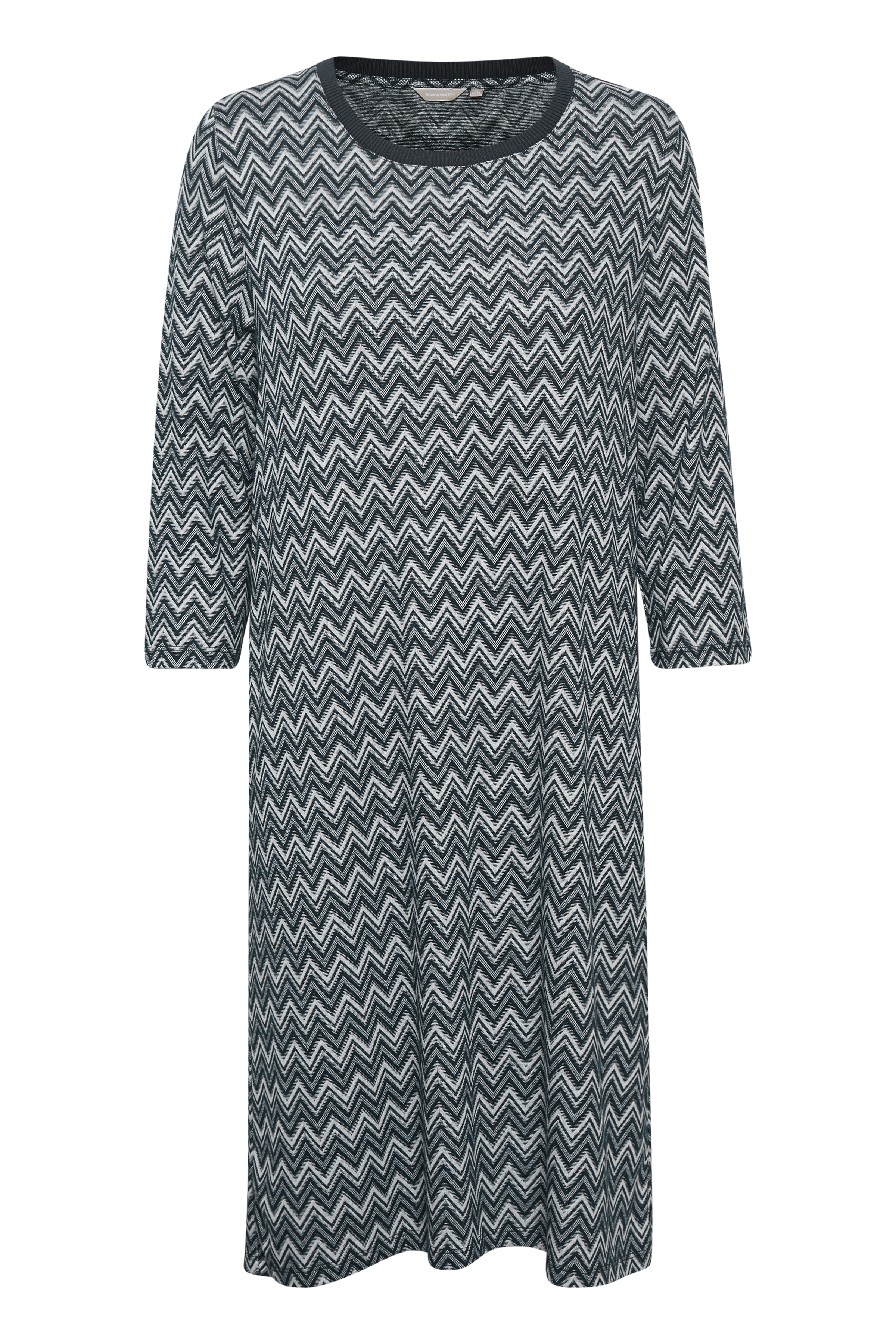 BonA Parte Dame BONA PARTE kjole med rund hals. 3/4-ærmer. Ribkant i hals. Strikket jacquardkvalitet. Kjolen - Marineblå/off-white Billede af BonA Parte Dame BONA PARTE kjole med rund hals. 3/4-ærmer. Ribkant i hals. Strikket jacquardkvalitet. Kjolen - Marineblå/off-white
