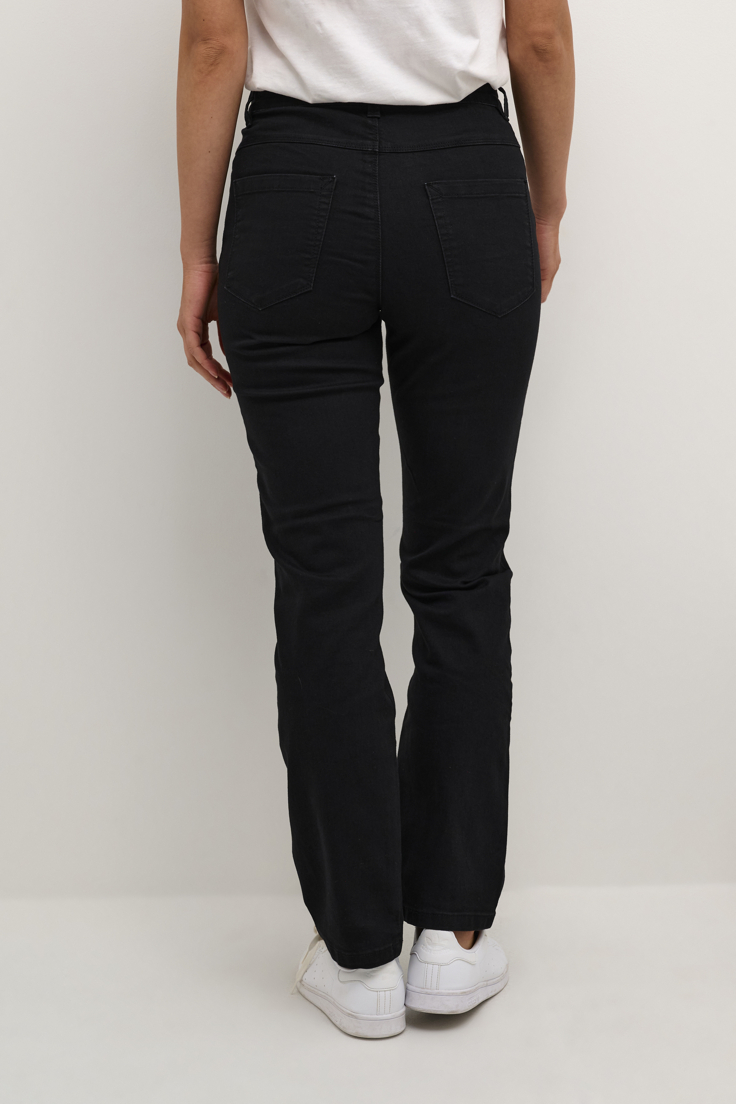 Kaffe KAvicky Jeans in grootte 38 in Zwart - door 73% Katoen, 25% Polyester, 2% Elastaan voor Vrouwen